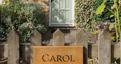 Cosy Carol Cottage Just Off The High Street
