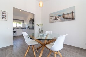 Dining - Casa Ferrolho , walk to beach and Carvoeiro centre (Carvoeiro)