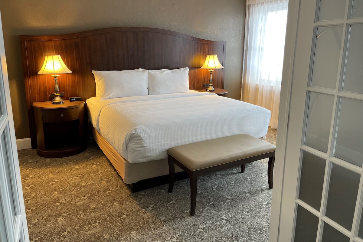 In-room safe, desk, laptop workspace, cribs/infant beds