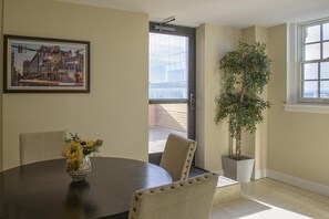 In-room safe, desk, laptop workspace, blackout drapes - Americus Hotel, Unscripted by Hyatt (Allentown)