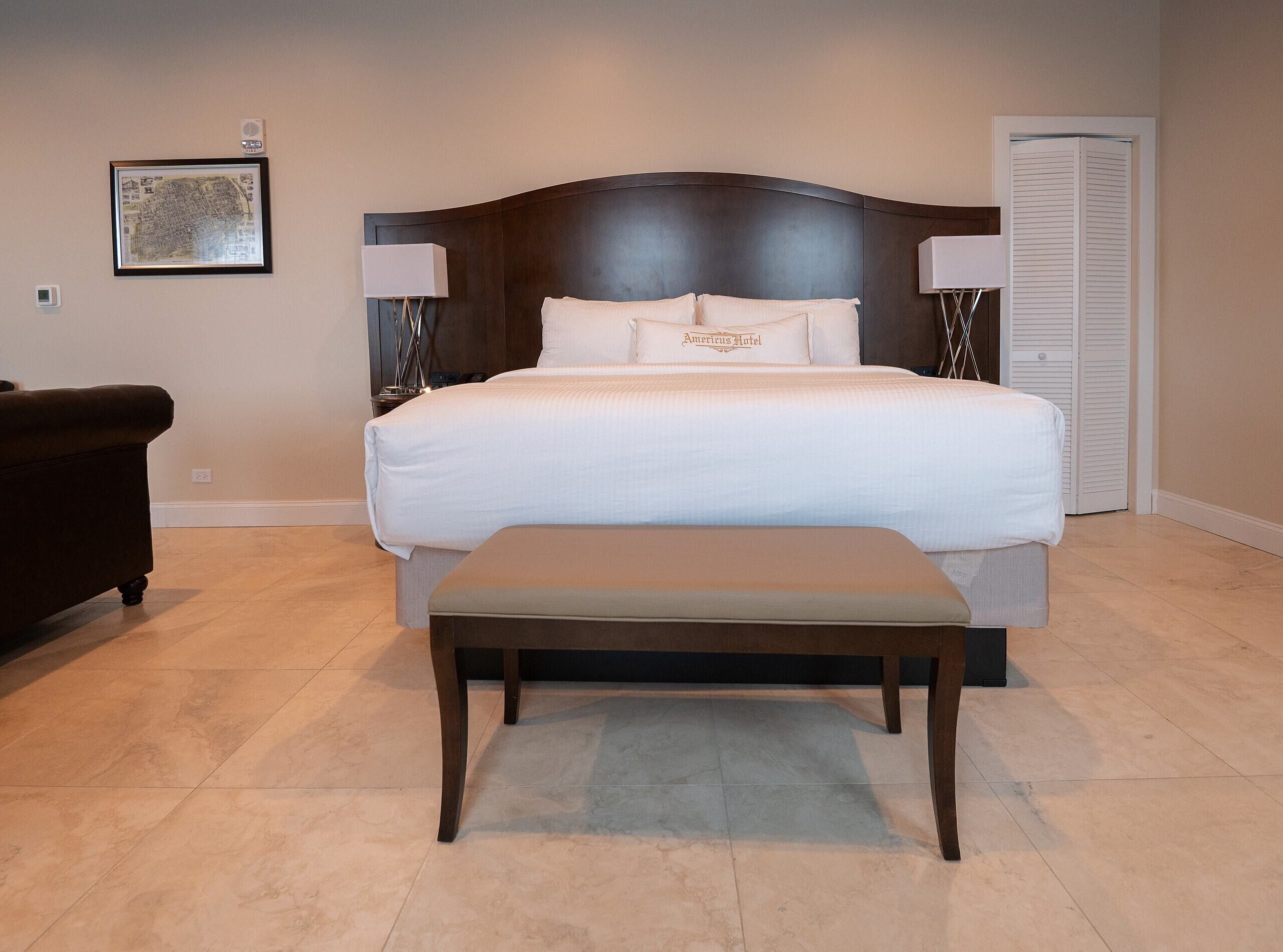 penthouse, 1 king bed, non smoking (suit) | in-room safe, desk, laptop workspace, free wifi