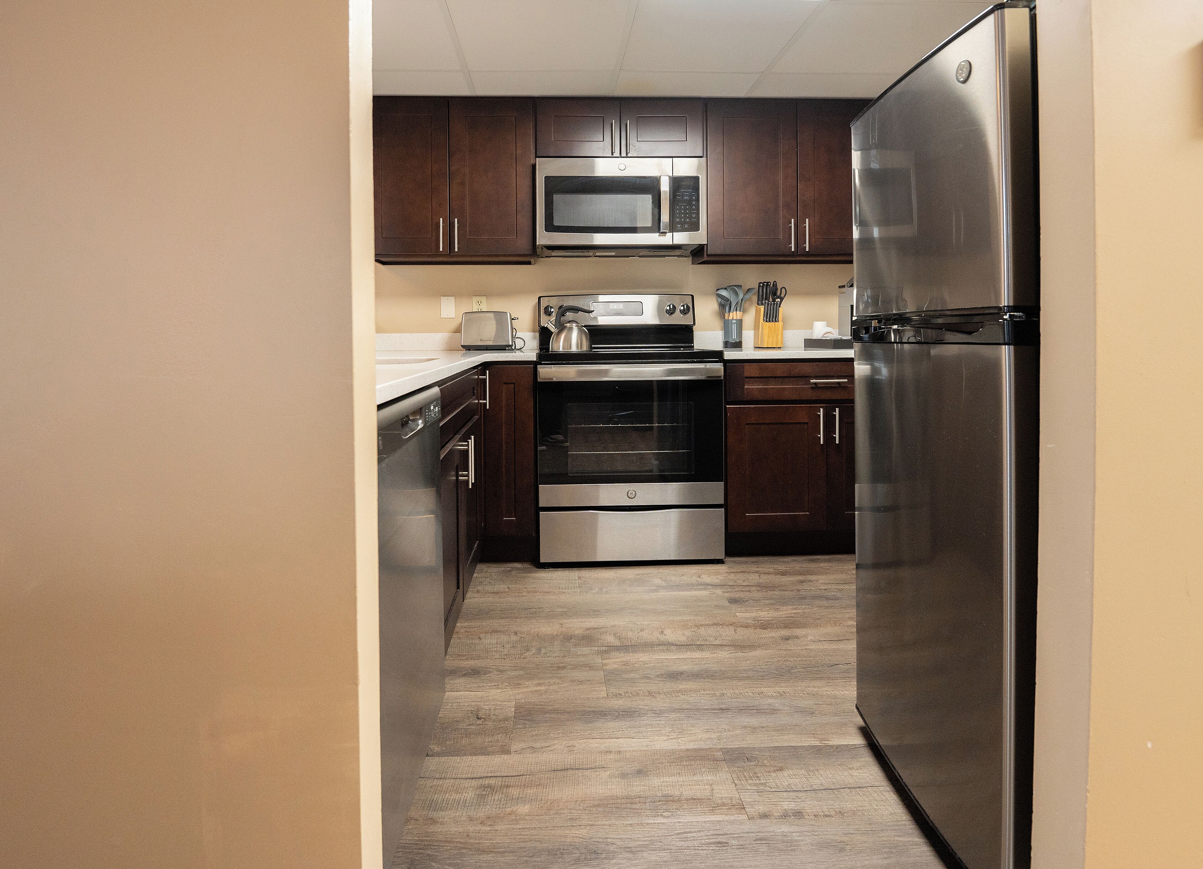 mini-fridge, coffee/tea maker