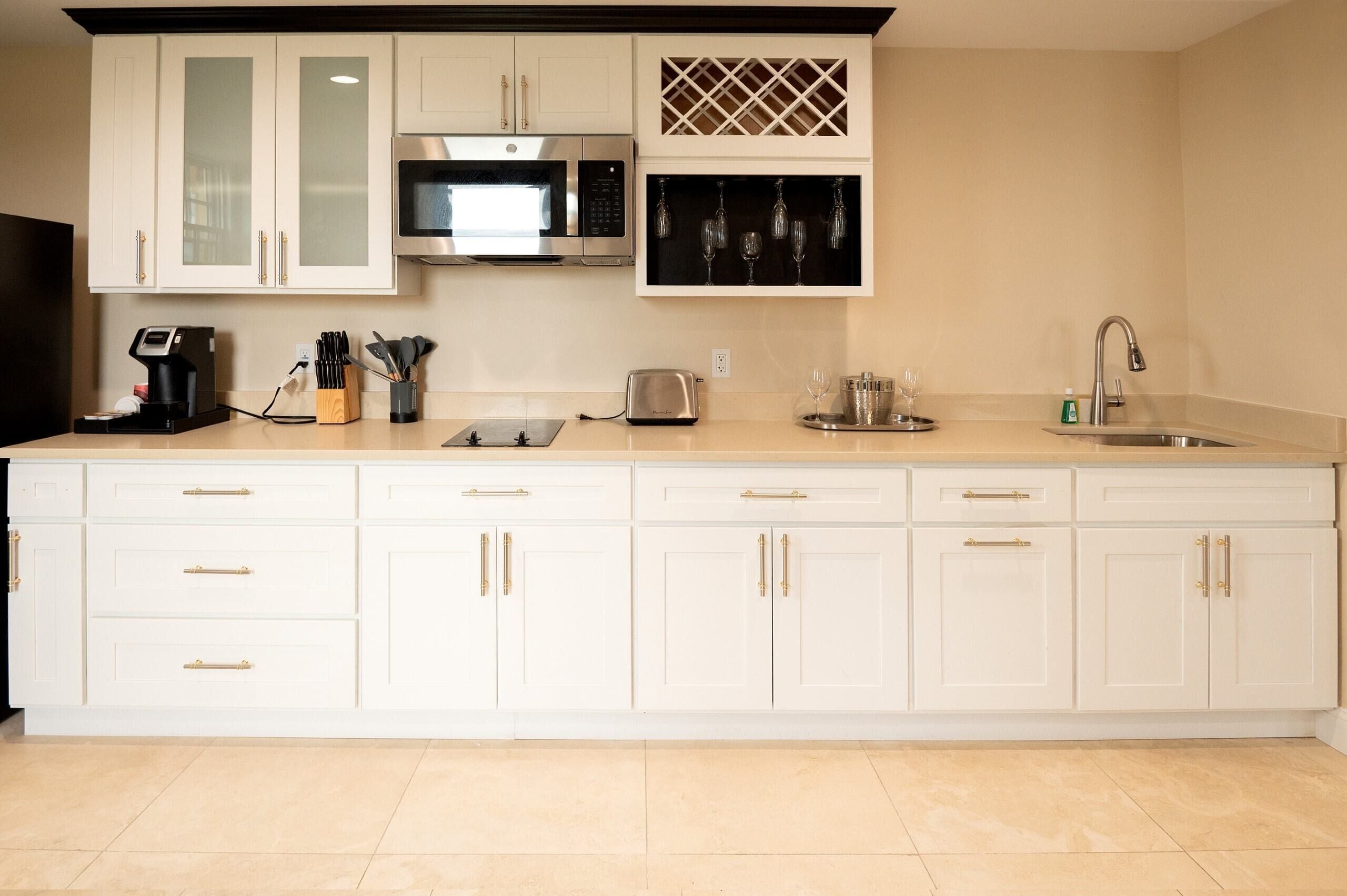 penthouse, 1 king bed, non smoking (suit) | private kitchen | mini-fridge, coffee/tea maker