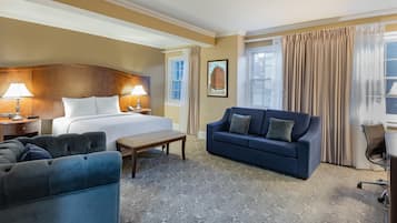 Safe på rommet, skrivebord og skrivebord for bærbar PC