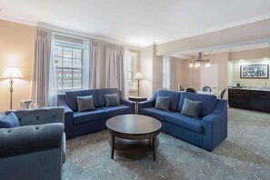 Caja de seguridad en la habitación y escritorio 