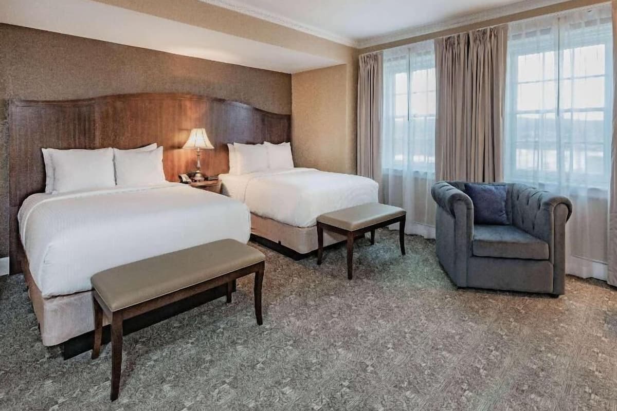 In-room safe, desk, laptop workspace, blackout drapes
