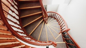 A spiral staircase with wooden handrails and steps. - Penthouse Apartment (Bergen)