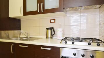 Kühlschrank, Ofen, Herdplatte, Geschirrspüler