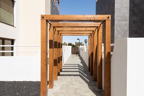 المنطقة المحيطة بالمنشأة