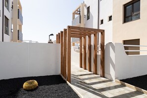 المنطقة المحيطة بالمنشأة