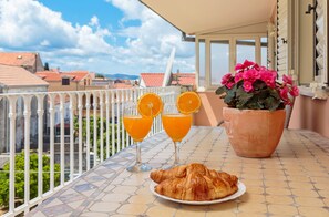 Outdoor dining - Apartments Dorota, (16438), Trogir, hr (Trogir)