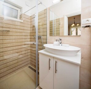 Shower - Apartments Dorota, (16437), Trogir, hr (Trogir)