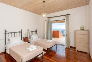 3 bedrooms, iron/ironing board, travel crib, WiFi