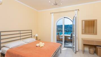 3 bedrooms, iron/ironing board, travel crib, WiFi