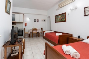 2 bedrooms, iron/ironing board, travel cot, WiFi