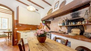 Fridge, oven