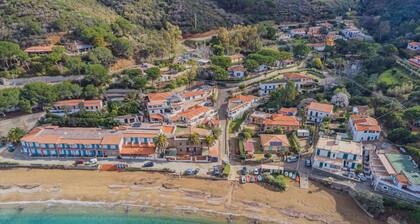 Casa al Mare in a panoramic position on the Gulf of Pareti
