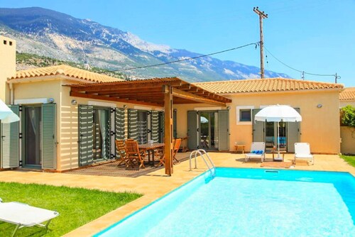 Villa Nora - Two Bedroom Villa, Sleeps 4