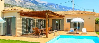 Villa Nora - Two Bedroom Villa, Sleeps 4