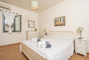 2 bedrooms, iron/ironing board, travel cot, WiFi