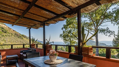 Casa Pucci with incredible views of Lacona