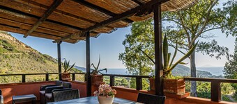 Casa Pucci with incredible views of Lacona