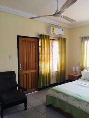 1 bedroom, desk, iron/ironing board, WiFi - A Serene Hotel in the Heart of Accra (Accra)