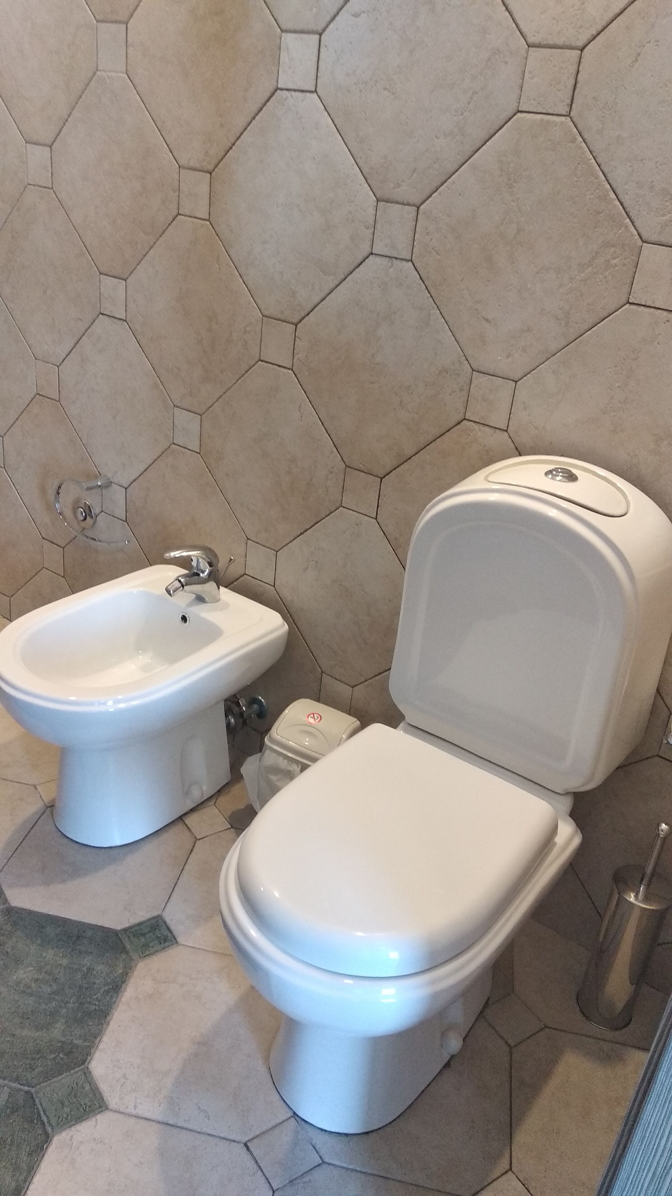 Deluxe Room | Bathroom | Shower, bathrobes, bidet, towels