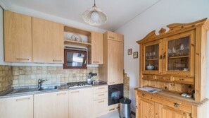 Fridge, oven, dishwasher