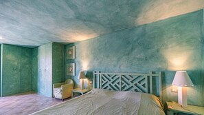 7 bedrooms, iron/ironing board, WiFi