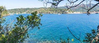 Prestigious private villa sleeping 12 located in a panoramic position with private access to the sea