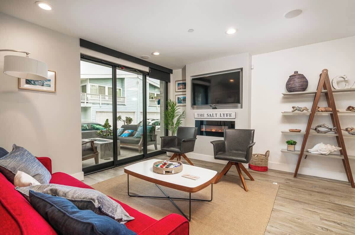 Smart TV, fireplace, offices