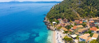 Villa Petros - Three Bedroom Villa, Sleeps 7
