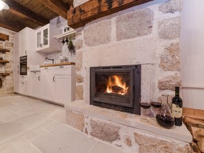 Kjøleskap, ovn, oppvaskmaskin og kaffetrakter/tekoker