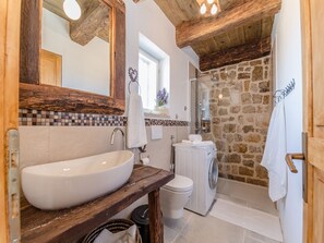Shower, hair dryer, bidet, towels - Villa Tilia, Mediterranean house with private pool for rest and relaxation (Privlaka)