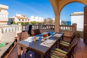 Outdoor dining - Vacation Home "Mes Blanc" Near the Beach with Sea View, Balcony & Terrace (Son Serra de Marina)
