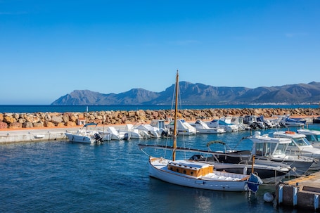 Marina. Vacation Home "Mes Blanc" Near the Beach with Sea View, Balcony & Terrace
