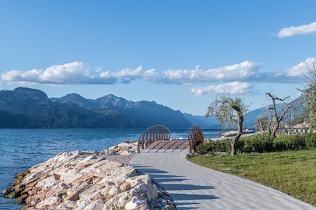 Beach nearby. Beautiful Vacation Apartment "Lola Home Brenzone" with Mountain & Lake Views