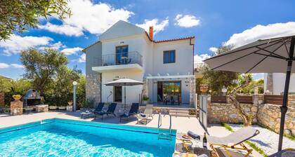 Villa Tzina - Three Bedroom Villa, Sleeps 6