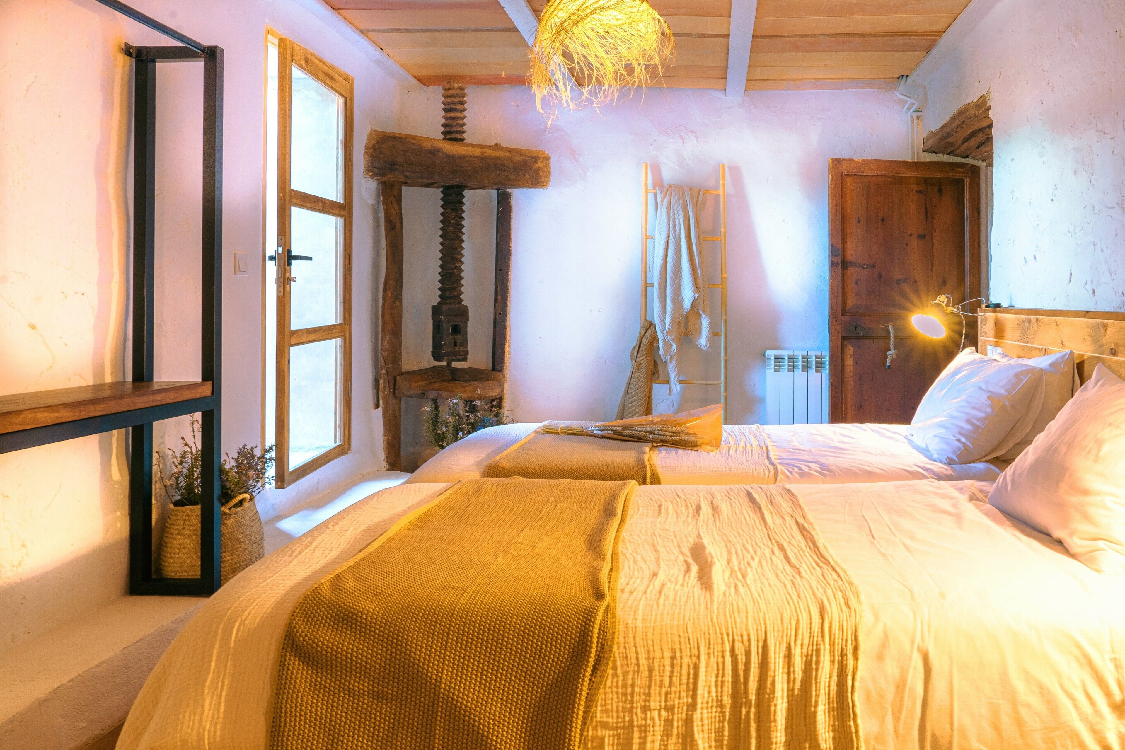 6 bedrooms, iron/ironing board, free WiFi, bed sheets