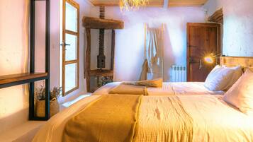 6 bedrooms, iron/ironing board, free WiFi, bed sheets