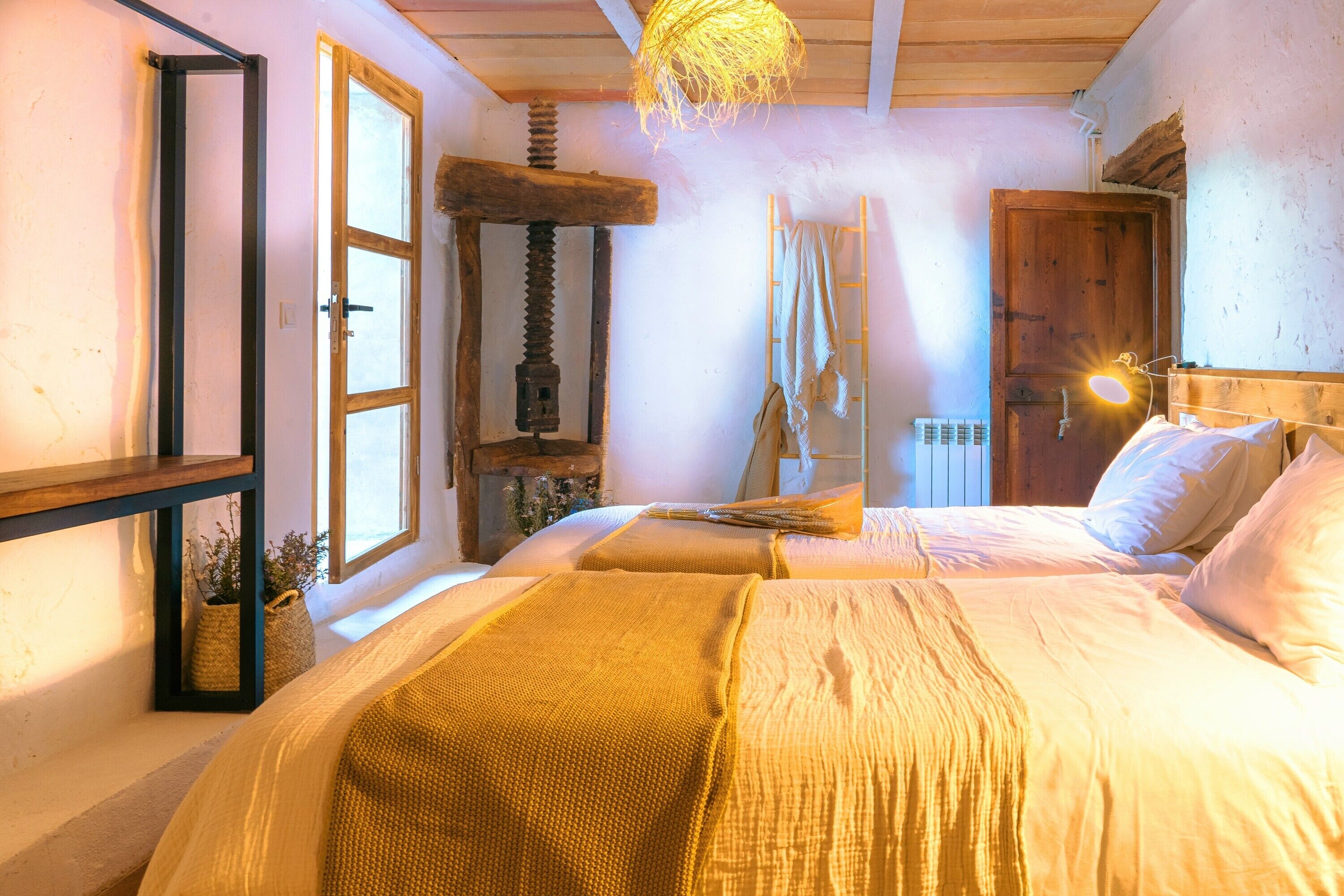 6 quartos, ferros/tábuas de passar roupa, Wi-Fi de cortesia