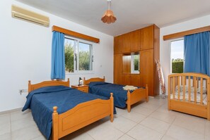 2 bedrooms, iron/ironing board, WiFi, bed sheets