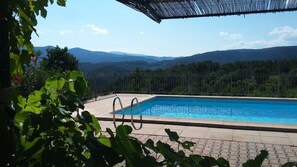 Outdoor pool - Le Vignal 2, cottage with 2 bedrooms in the south of the Ardèche (Chambonas)