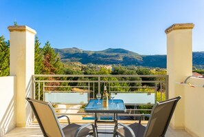 Outdoor dining - Villa Ismini - Two Bedroom Villa, Sleeps 5 (Ionian Islands)