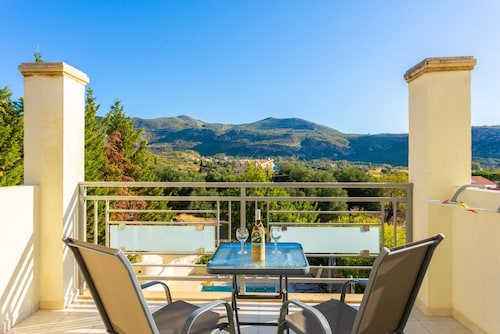 Villa Ismini - Two Bedroom Villa, Sleeps 5