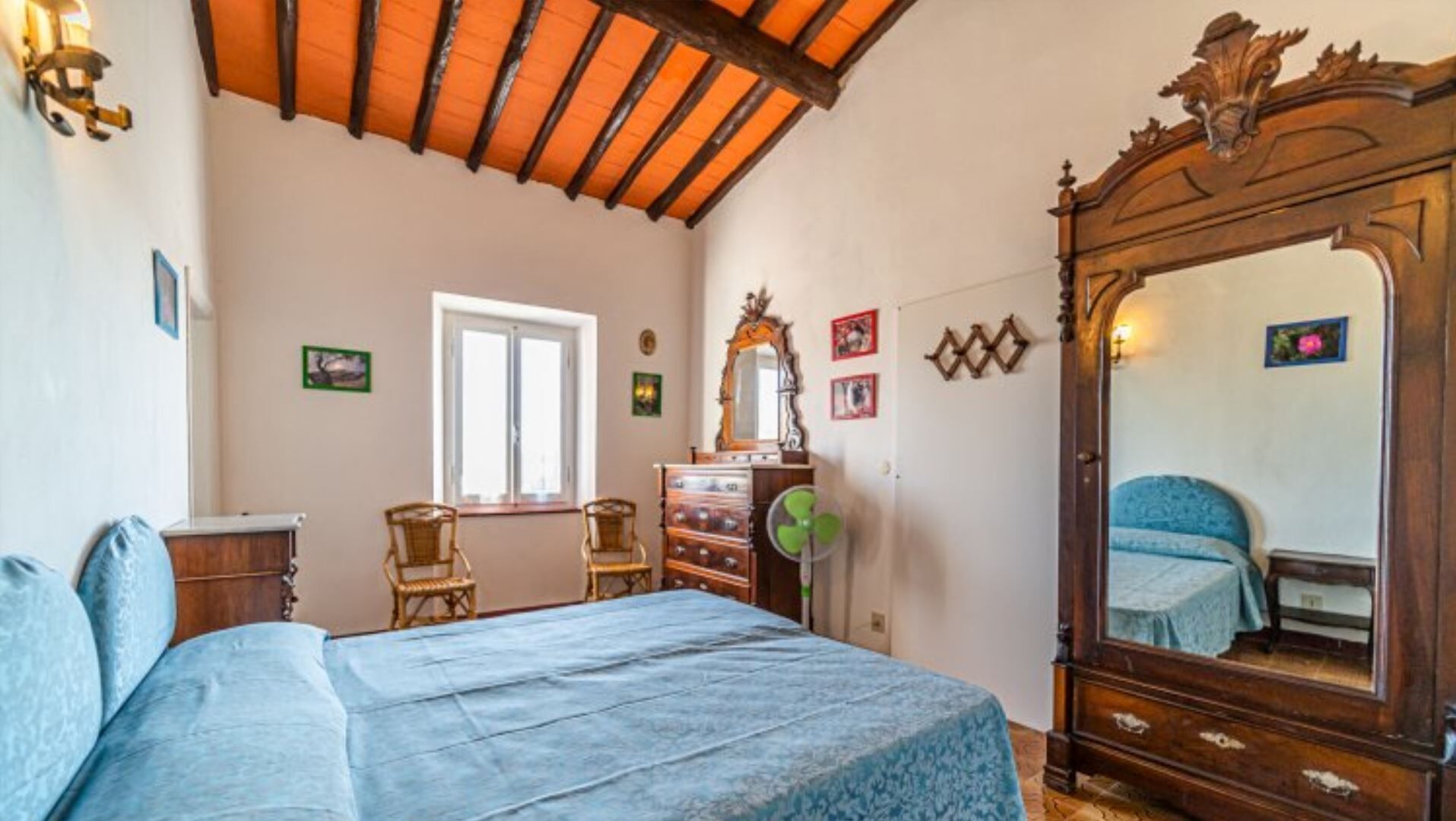 2 bedrooms, bed sheets