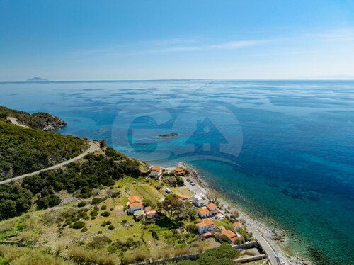 Villa on the sea, in an enchanted place in Pomonte where you can see the most beautiful sunsets of t