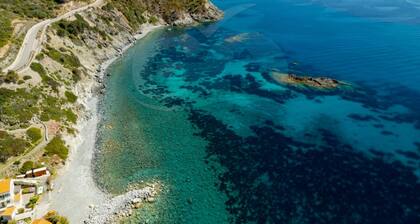 Villa on the sea, in an enchanted place in Pomonte where you can see the most beautiful sunsets of t