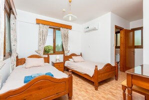 4 chambres, fer et planche à repasser, lit de bébé portatif, Wi-Fi